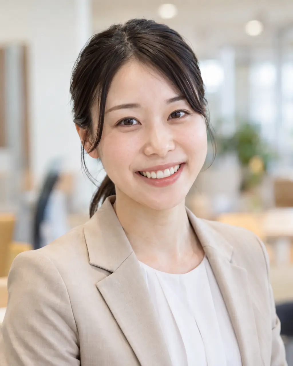 生命保険の担当 岡田 美咲