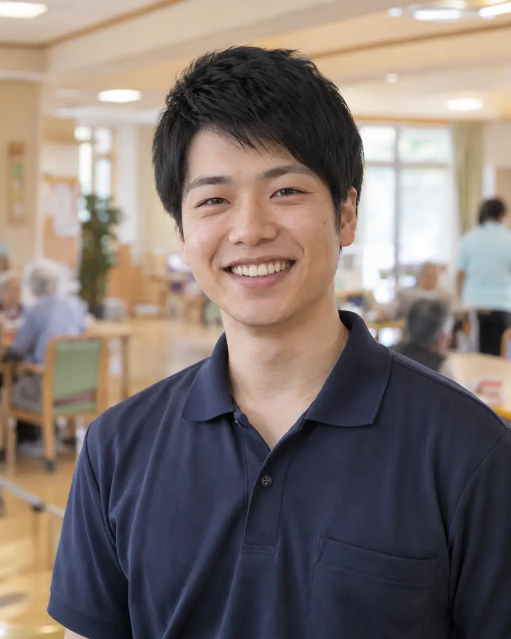 デイサービスで働く若手の介護職員