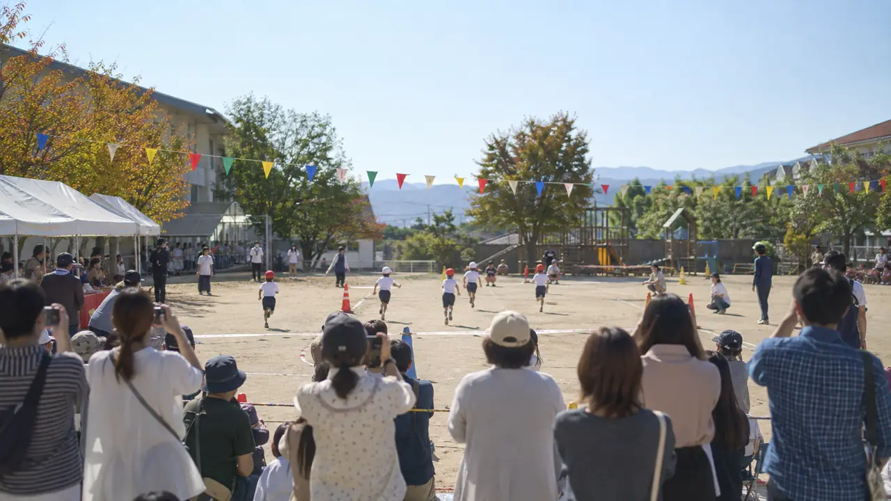 運動会のかけっこを後ろから見た様子